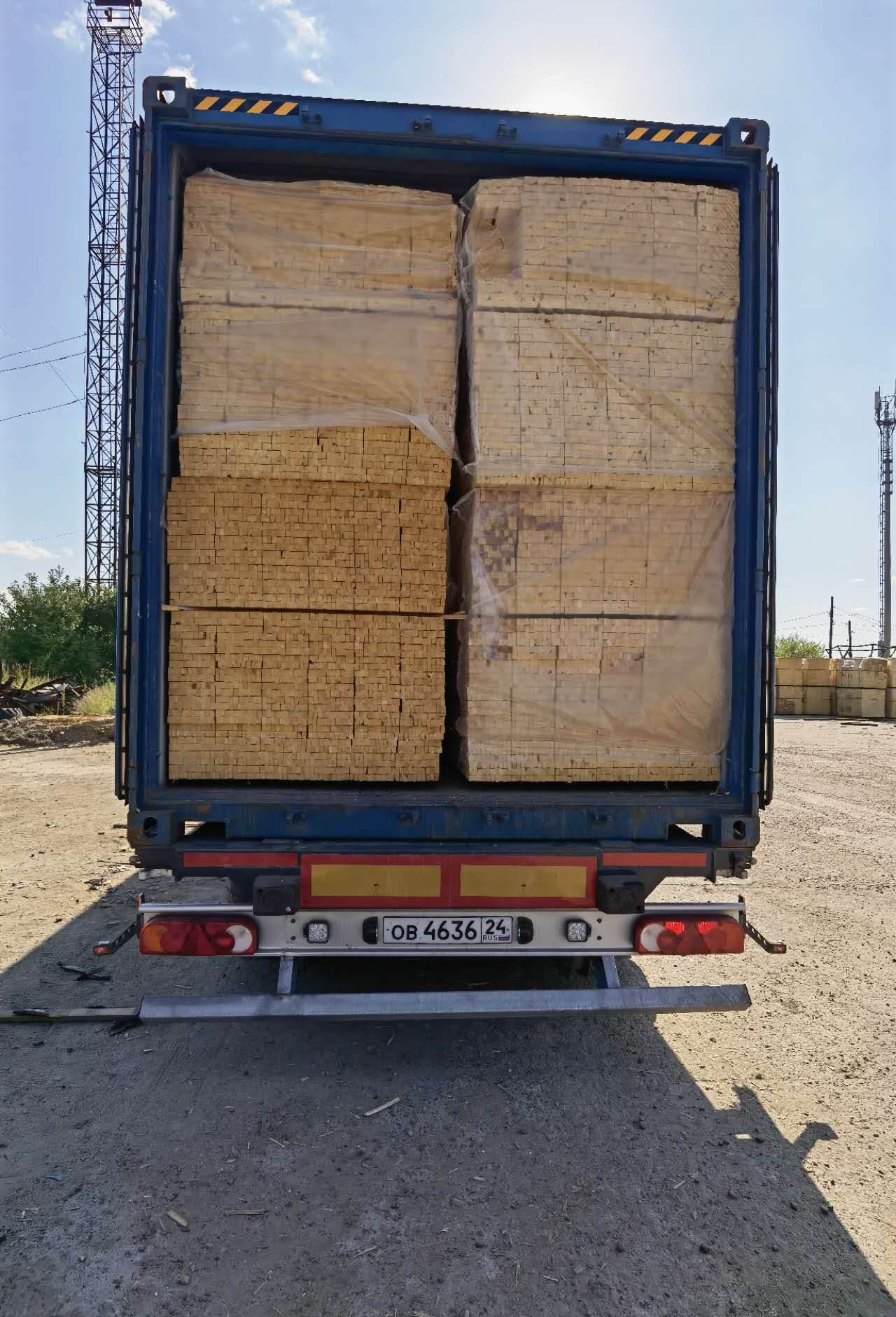 【園區(qū)動態(tài)】川陜甘國際木材貿(mào)易中心再添新動能首單俄羅斯跨境板材貿(mào)易順利落地